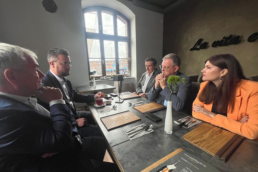Lisa Haus und Mathias Belke am Mittagstisch