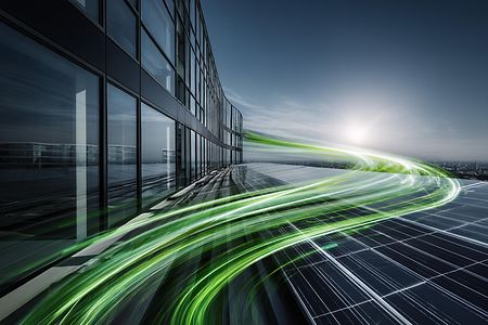 Virtueller Strom flie&szlig;t &uuml;ber eine Photovoltaik-Anlage.