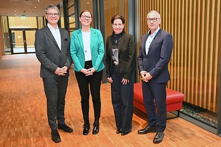 Dr. Alois Pl&ouml;&szlig;l, Silke Auer, Sibylle Aumer und Richard Brunner