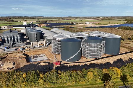 Luftaufnahme von einer Biogasanlage in D&auml;nemark