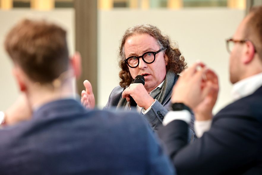 Baumg&uuml;rtel bei Podiumsdiskussion