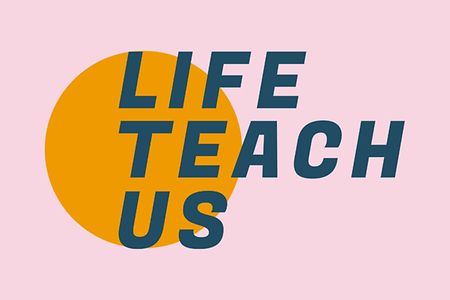 Logo: Life Teach Us, rosa Hintergrund