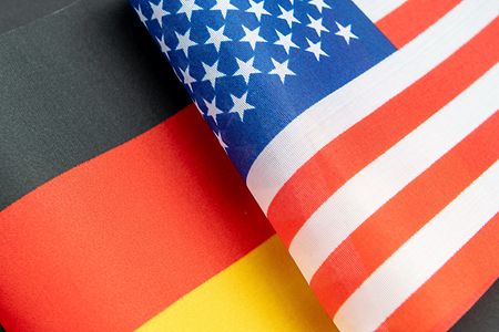 Die Flagge von Deutschland und die Flagge der USA