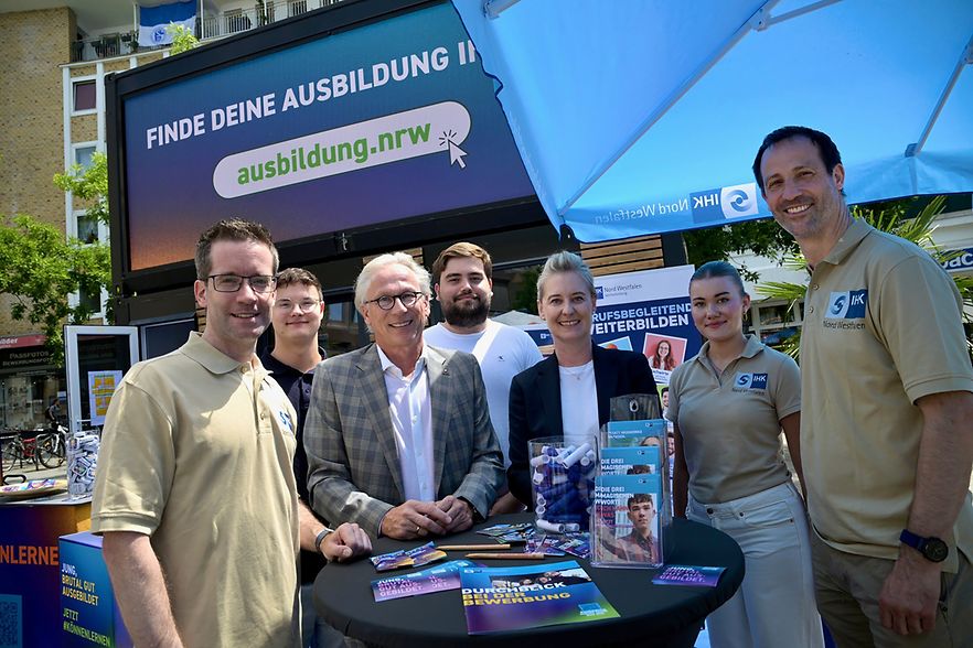 Gruppenbild: Wolf, Lange, Hegmanns, G&uuml;l, Henze, Dammhorst, Taudt
