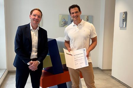 Dr. Timm Reisinger bei seiner Vereidigung zum Sachverst&auml;ndigen.