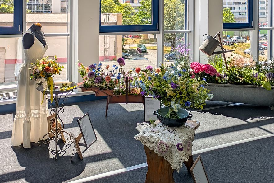Foto mit Blumenarrengements