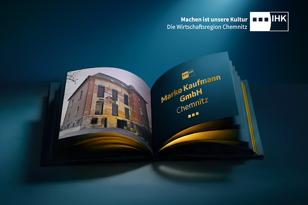 Aufgeschlagenes Buch mit Text und Bildern