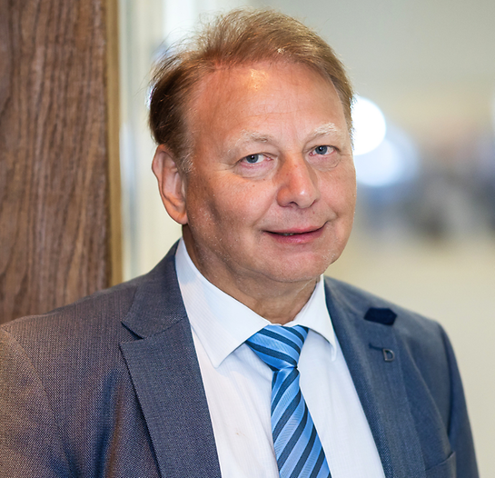 + Gerd Luttmann
