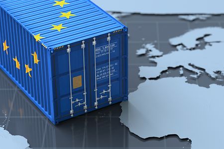 Container mit Euro Design auf einer Weltkarte