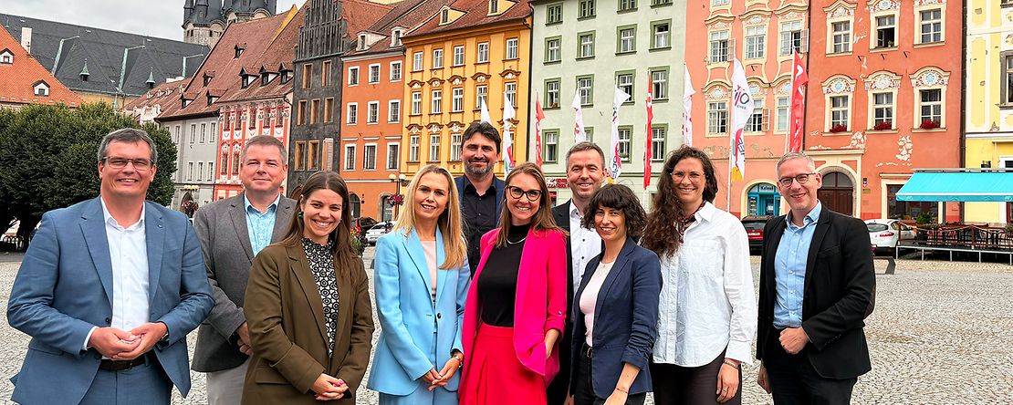 Ostbayerische, oberfr&auml;nkische, s&auml;chsische und nordb&ouml;hmische Kammervertreter beim Treffen auf dem Egerer Marktplatz.
