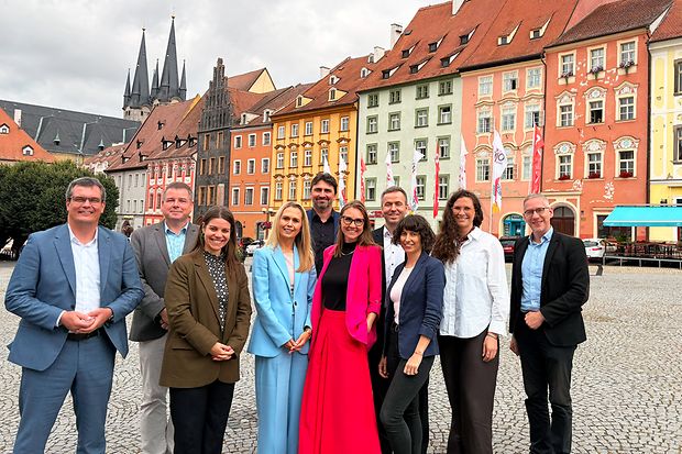 Ostbayerische, oberfr&auml;nkische, s&auml;chsische und nordb&ouml;hmische Kammervertreter beim Treffen auf dem Egerer Marktplatz.