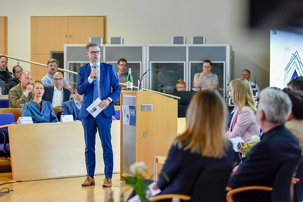  Wirtschaft braucht Entscheidungen
