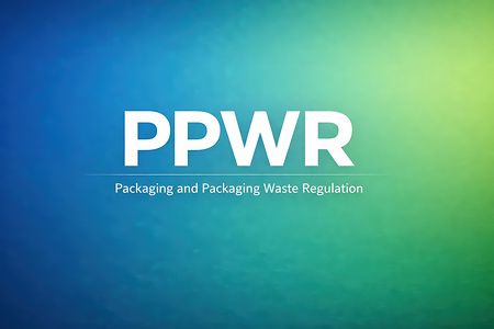 Der Text "PPWR" steht auf einem Farbverlauf.
