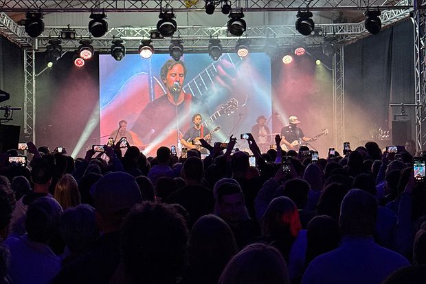 Max Giesinger war LiveAct beim Inklusionsfest einer der gr&ouml;&szlig;ten Versicherungsgesellschaften in Deutschland.