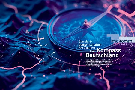 Kompass auf einer digitalen Karte als Symbol f&uuml;r die Zukunft von Standortgemeinschaften