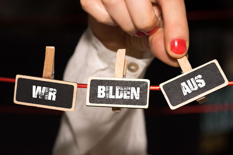 Wäscheleine mit Klips: Wir bilden aus.