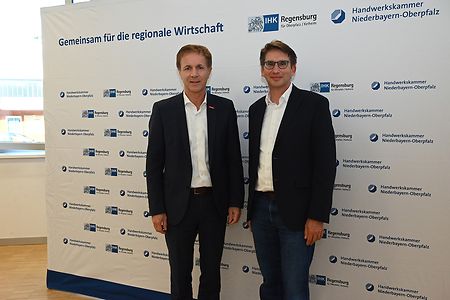 Hans Schmidt, stellvertretender Gesch&auml;ftsf&uuml;hrer der HWK und Ralf Kohl, Bereichsleiter Berufliche Ausbildung bei der IHK