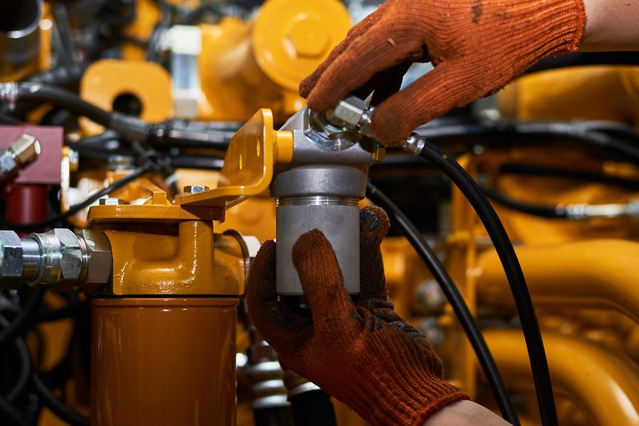 Reparatur an einer Pneumatik/Hydraulikanlage
