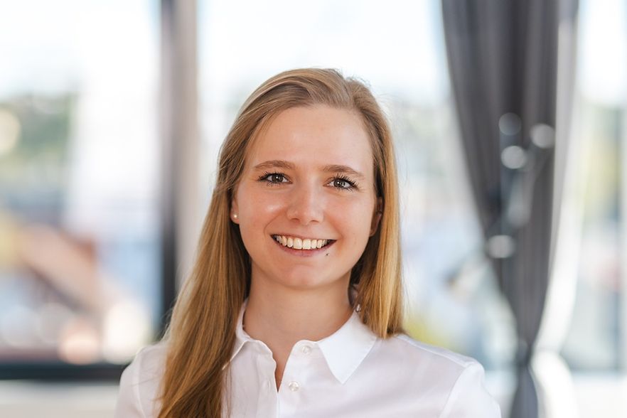 Portrait von Lisa L&ouml;w