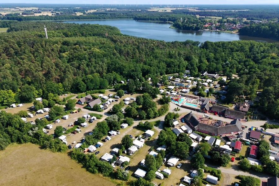 Blick auf das rund 20 Fußballfelder große Eurocamp-Gelände.