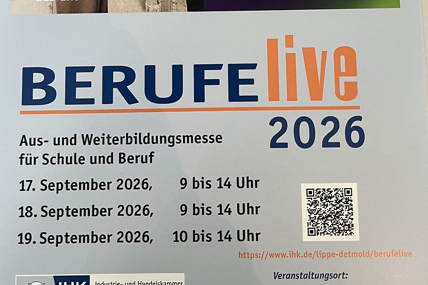 Das Foto zeigt ein Poster mit der Einladung zur Berufe live 2026.
