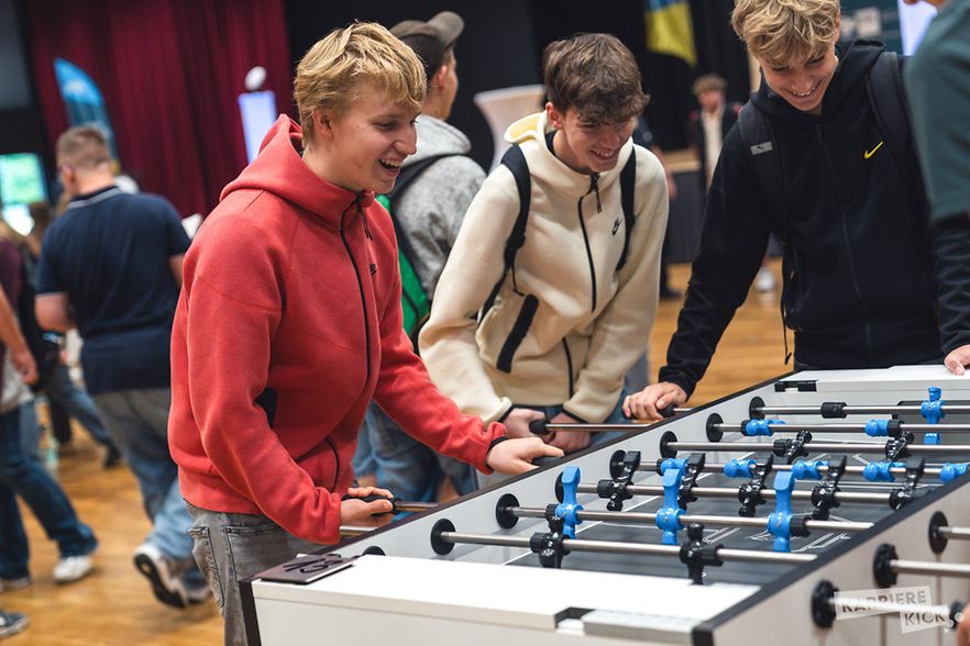 3 Jungs am Tischkicker