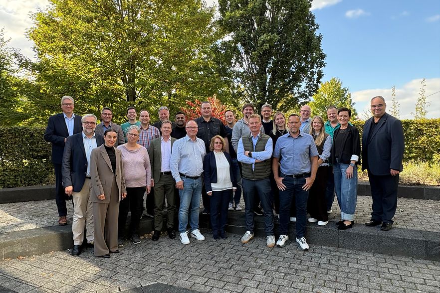 Das Foto zeigt ein Gruppenbild des Berufsbildungsausschuss