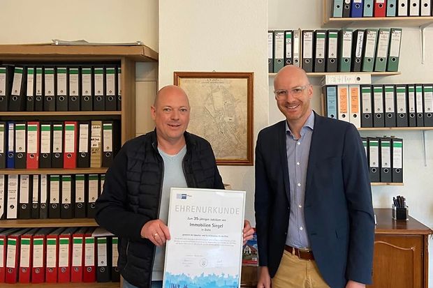Wir gratulieren Immobilien Siegel zum 35-j&auml;hrigen Jubil&auml;um.