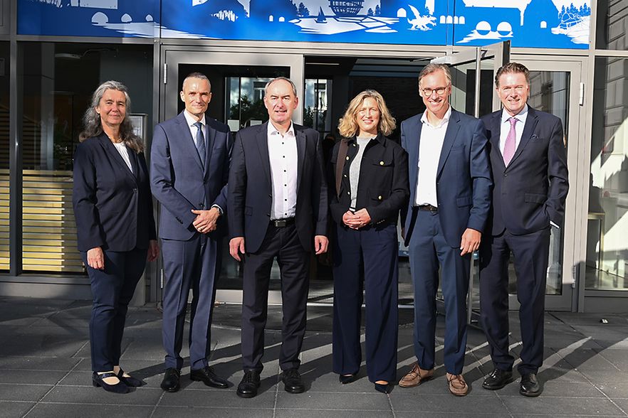 Gudrun Weidmann, Christian Volkmer, Hubert Aiwanger, Nikola Heckmann, Dr. Philipp Dehn, Dr. J&uuml;rgen Helmes 
