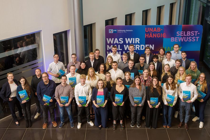 Gruppenfoto Pr&uuml;fungsbeste 2026