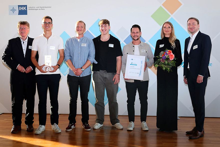 Siegerfoto der IHK-Preisverleihung "Unternehmen in Verantworung" - Smart Property Services GmbH aus Gera