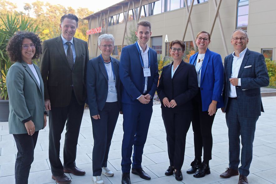 Teilnehmer der gemeinsamen Sitzung der IHK-Gremien Amberg und Neumarkt
