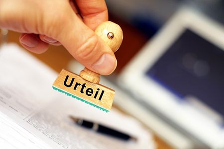 Stempel mit Urteil-Schriftzug