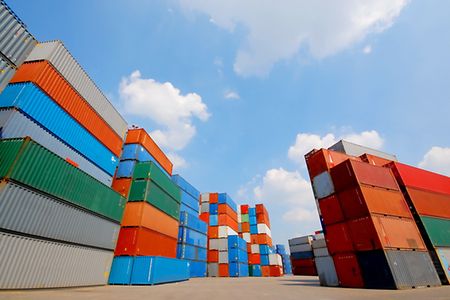 Schiffscontainer-Stapel